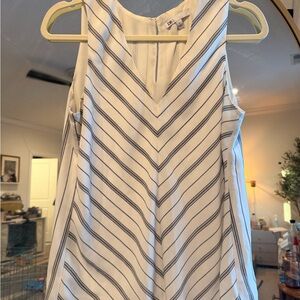 DR2 | Striped Sleeveless V-neck Blouse